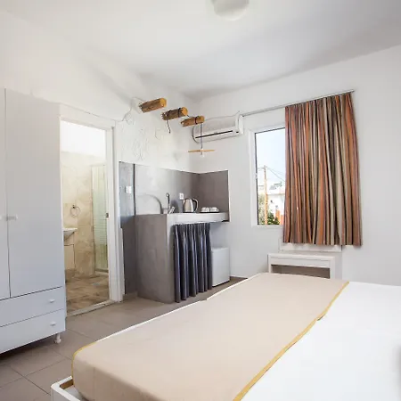 Tinas Apartahotel