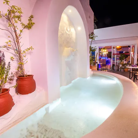 Tinas Apartahotel
