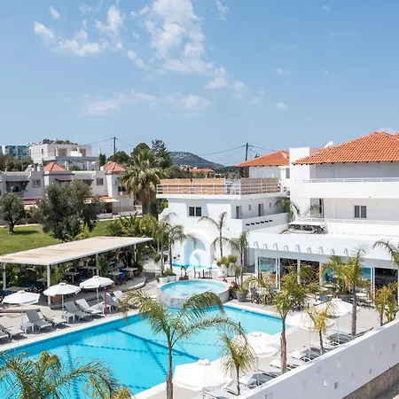 Tinas Apartahotel