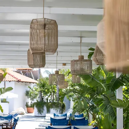 Tinas Apartahotel