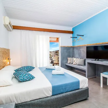 Tinas Apartahotel